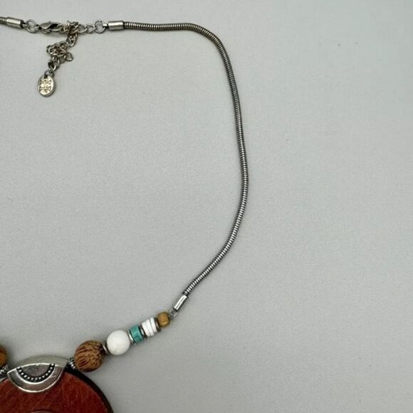 Necklace Southwest Turquoise Blue Beads Wood Pendant Silver Tone 18 Inch - Picture 6 of 8